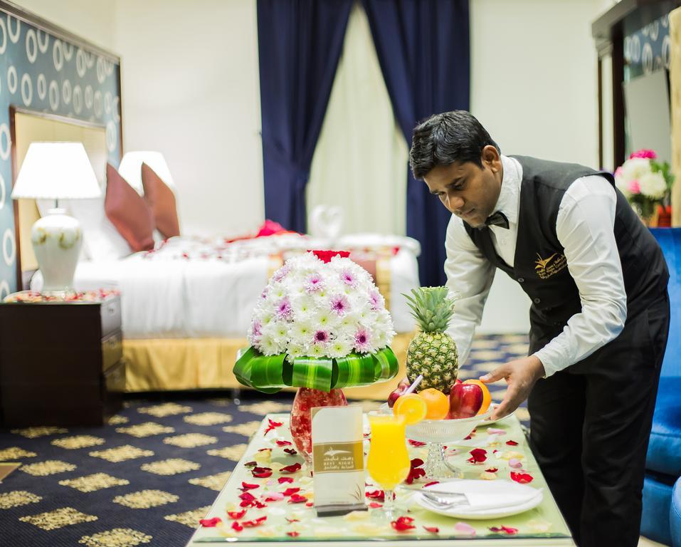 Rest Night Serviced Apartments- Alhamra Riad Exterior foto A room service attendant at work