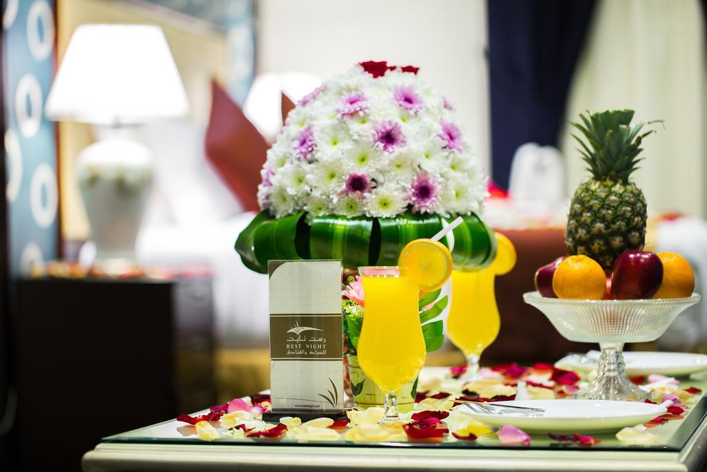 Rest Night Serviced Apartments- Alhamra Riad Exterior foto A fruit basket