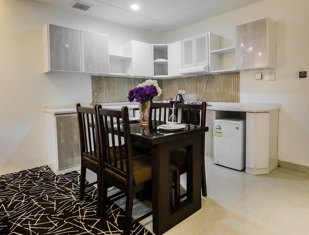 Rest Night Serviced Apartments- Alhamra Riad Exterior foto A kitchen in a serviced apartment in Cairo, Egypt