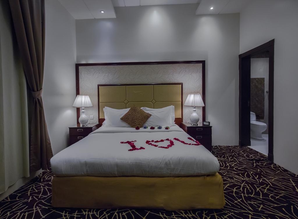 Rest Night Serviced Apartments- Alhamra Riad Exterior foto A bedroom in the hotel