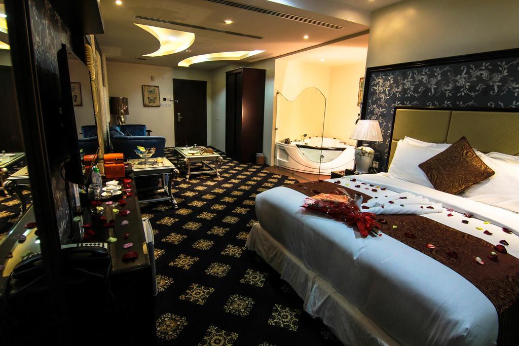 Rest Night Serviced Apartments- Alhamra Riad Exterior foto A suite at the hotel