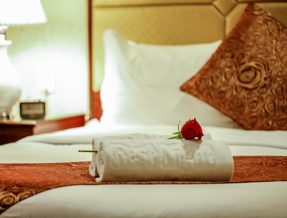 Rest Night Serviced Apartments- Alhamra Riad Exterior foto A rolled towel on a bed